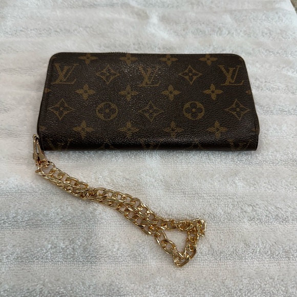 Louis Vuitton Brown Wallet with Gold Chain - Picture 1 of 9